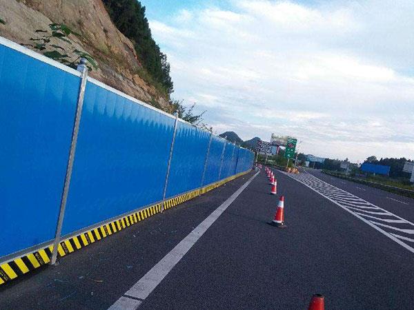 正宗pvc圍擋和彩鋼板的區(qū)別